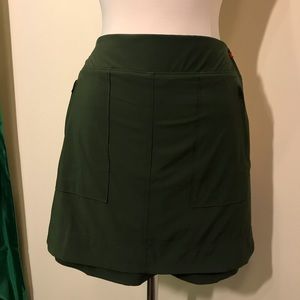 NWOT Athleta Forest Green Athletic Skort (Chelsea)